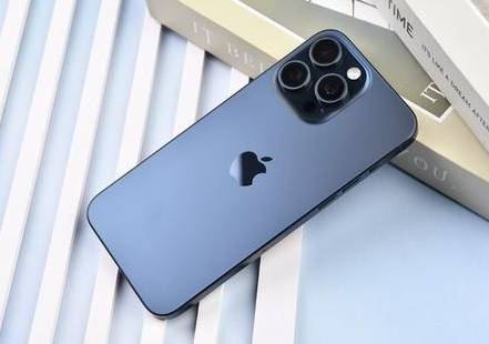 七坊镇苹果维修点分享iPhone 15 Pro Max屏幕更换全新实操风险 